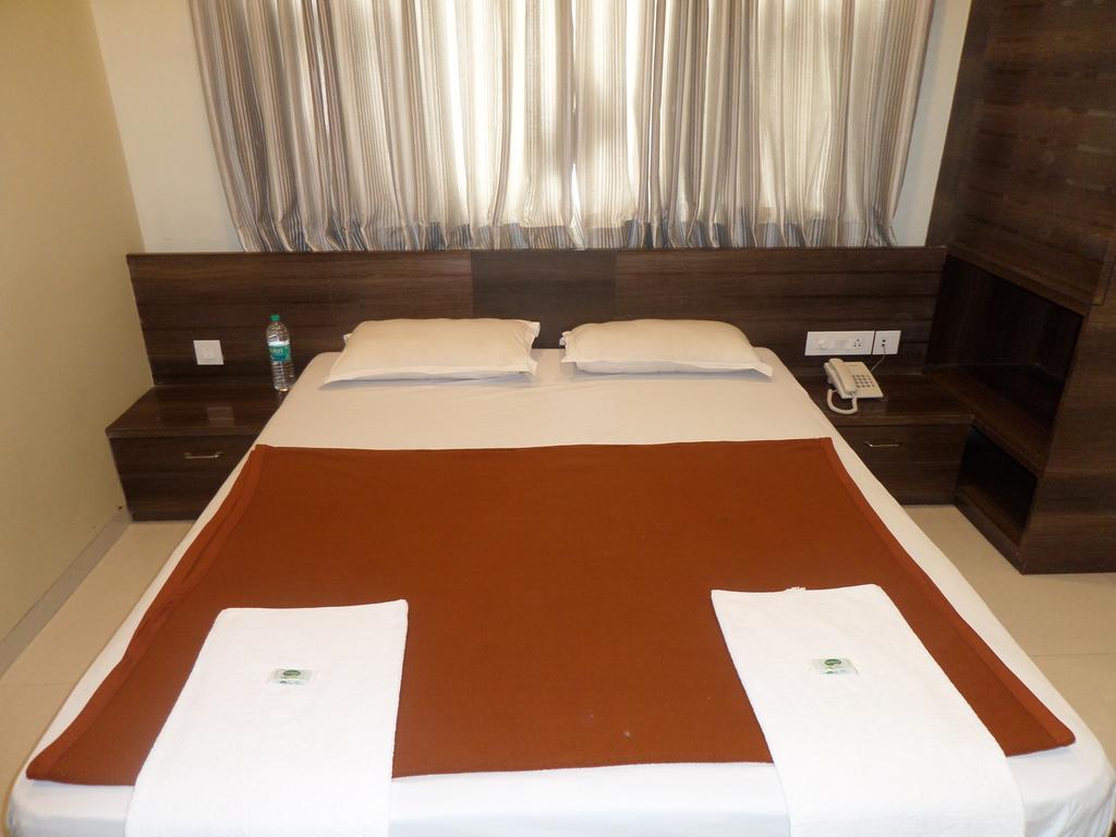 ホテルSai Heera Residency シルディ 部屋 写真