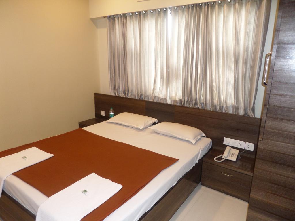 ホテルSai Heera Residency シルディ 部屋 写真