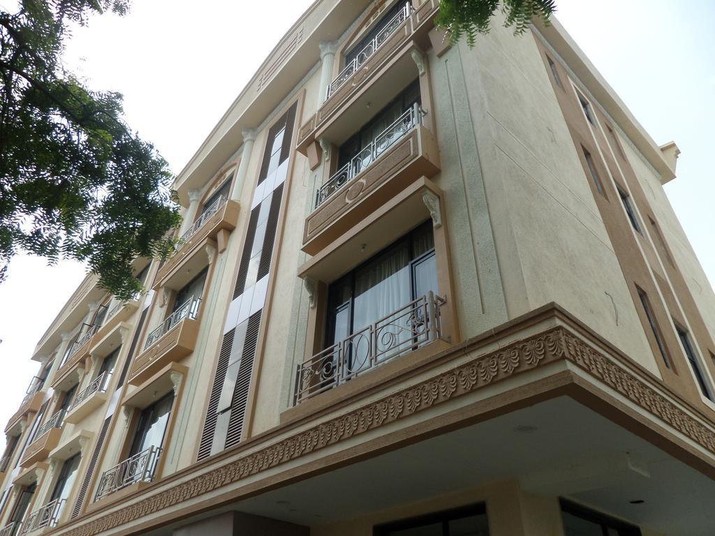 ホテルSai Heera Residency シルディ エクステリア 写真