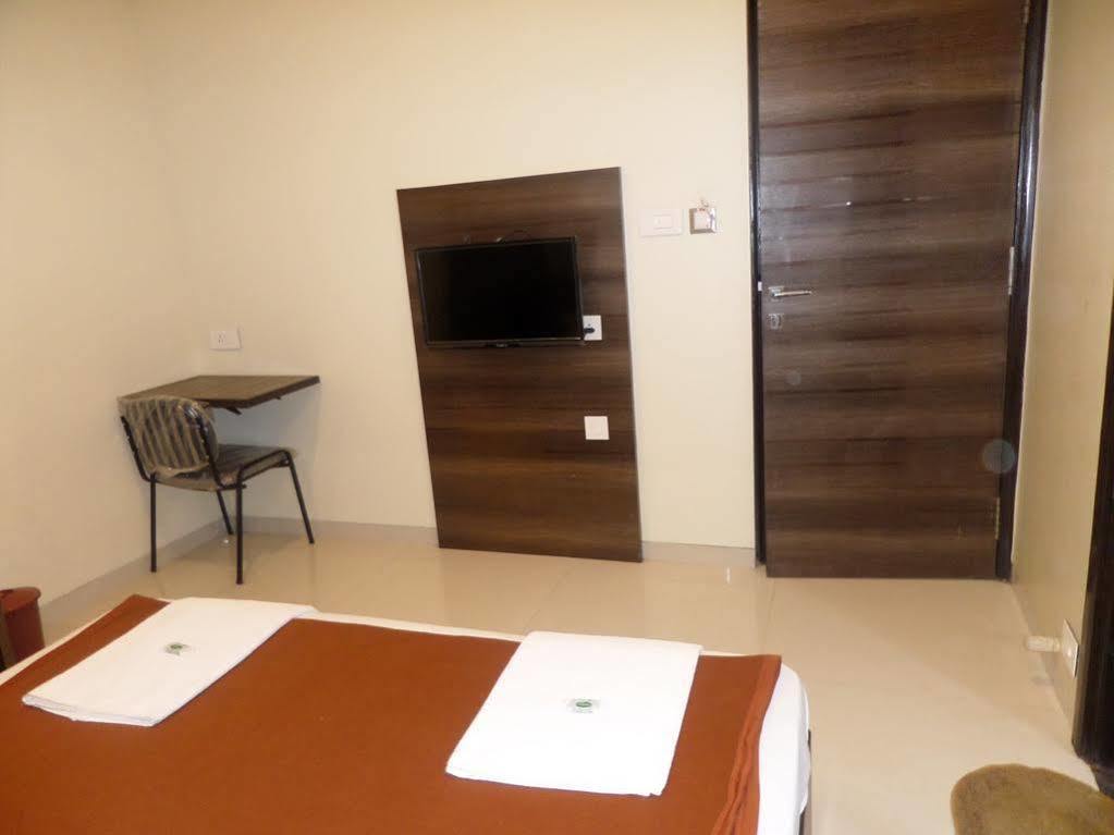 ホテルSai Heera Residency シルディ エクステリア 写真